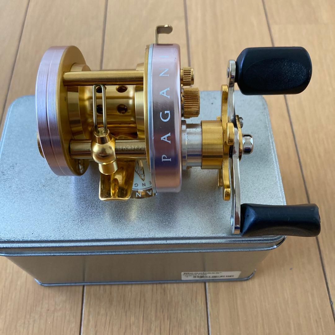PAGAN ベイトリール ゴールド/ピンク 五十鈴工業　メガバス　P300L