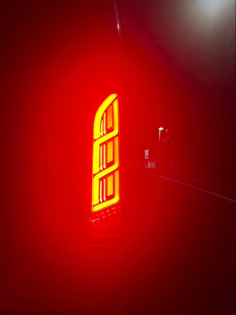 ハイエース200 流れるテールLED