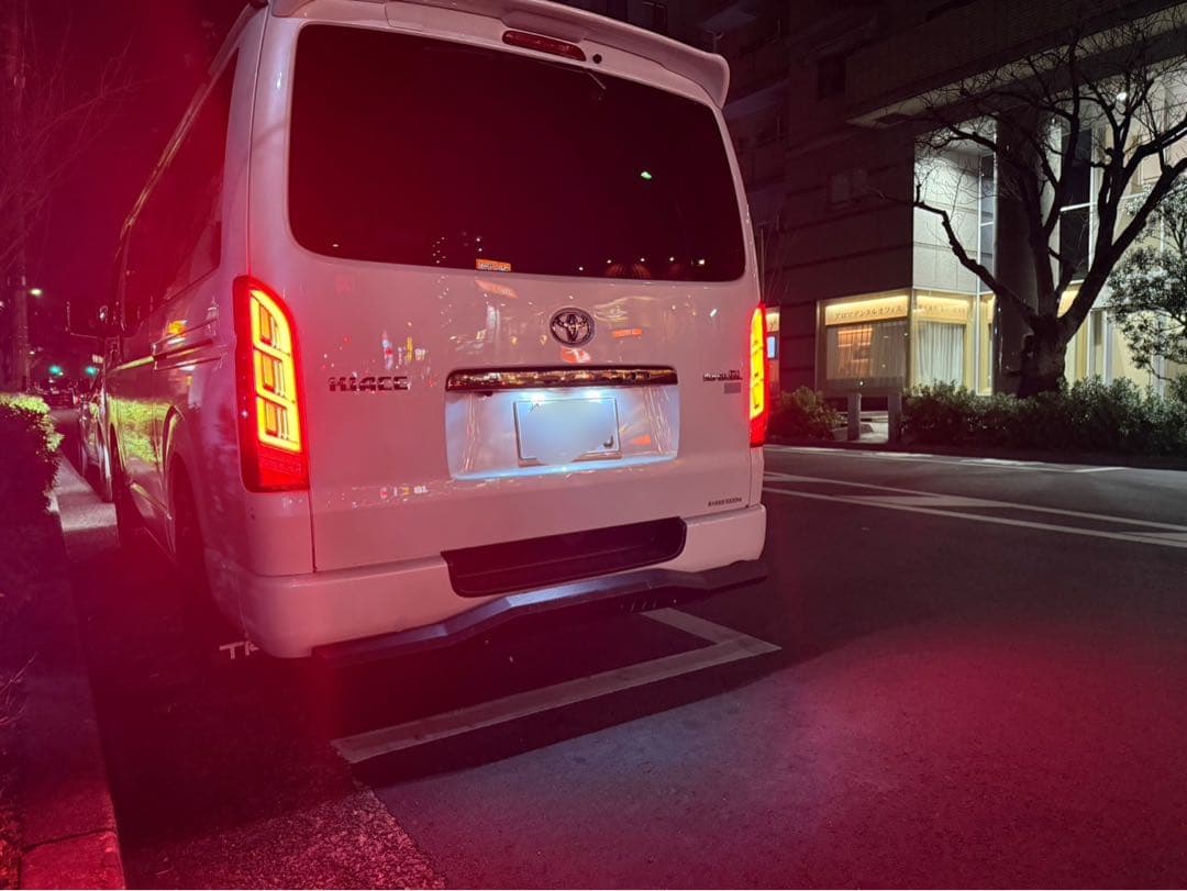ハイエース200 流れるテールLED