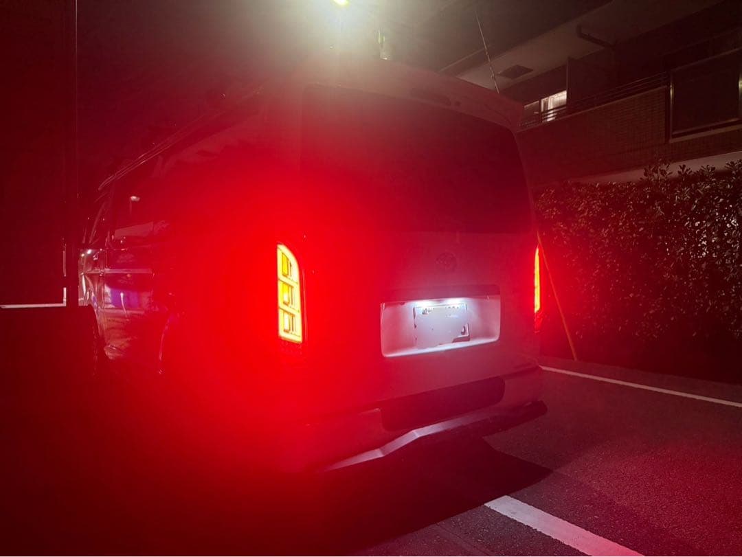 ハイエース200 流れるテールLED