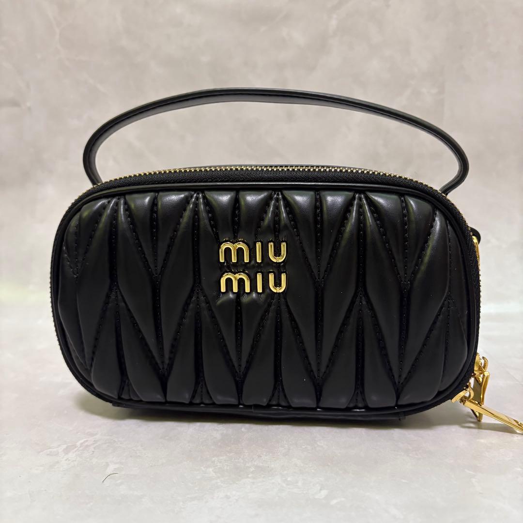 極美品　miumiu ミュウミュウ　ハンドバッグ　ショルダー　レザー　マテラッセ