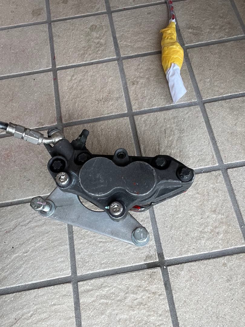 ヌ*が様 Dトラッカー ワンオフ強化ブレーキキャリパーサポート付きゴールデンパッ