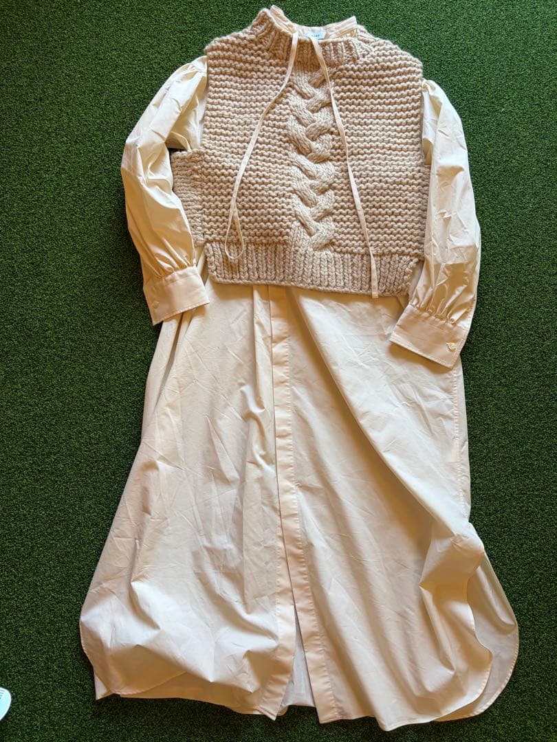 HYKE CABLE-KNIT CROPPED VEST ケーブルニットベスト