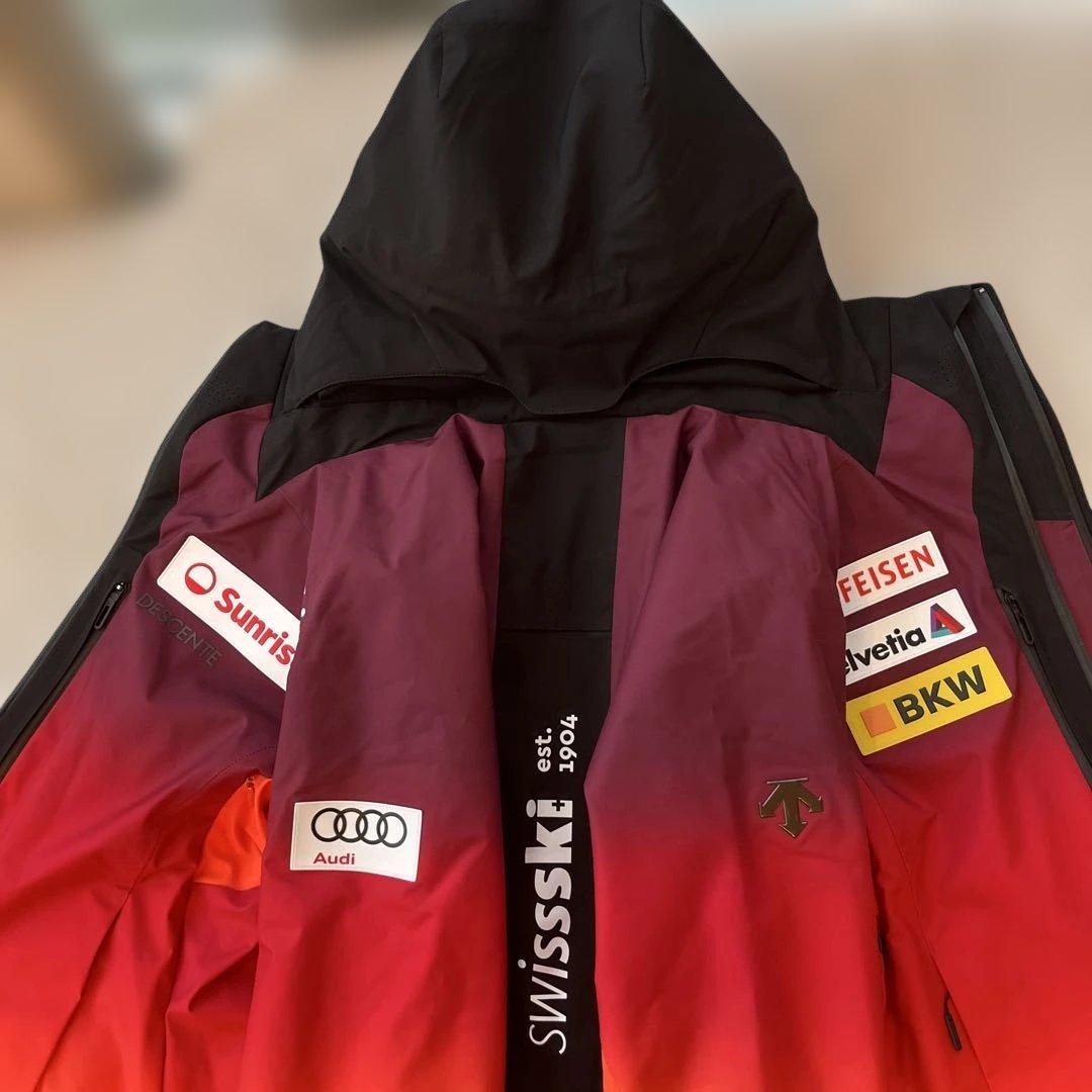 swiss ski フード付きジャケット 赤黒