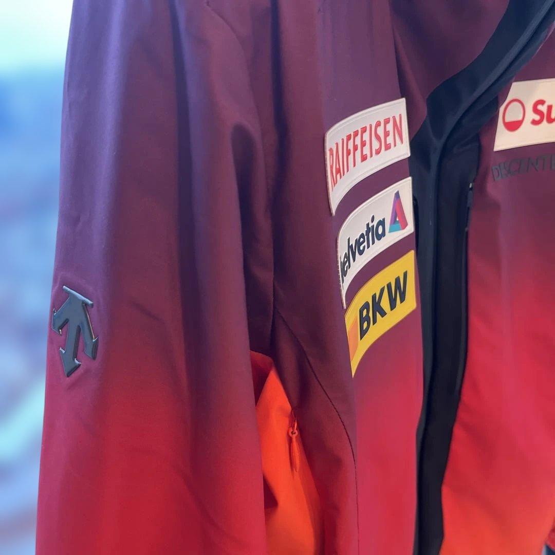 swiss ski フード付きジャケット 赤黒