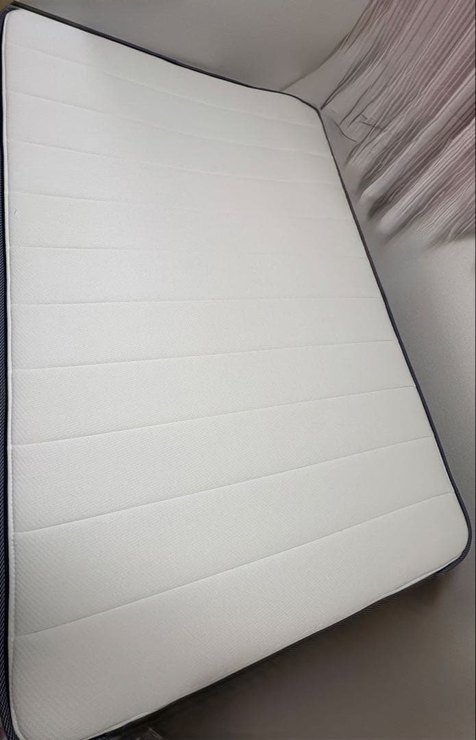 送料込み　引き出し付きセミダブルベッドフレーム　マットレス付き