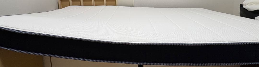 送料込み　引き出し付きセミダブルベッドフレーム　マットレス付き