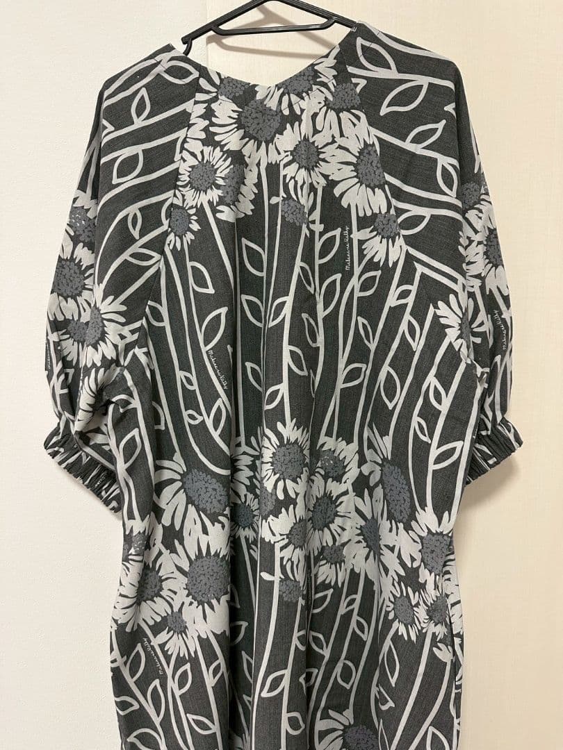 ク*ン様 Makana na Kathy ソレイユプリントワンピース ブラック