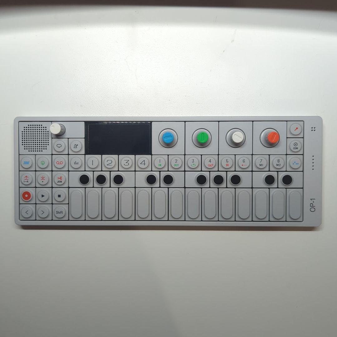 【美品】Teenage Engineering OP-1 専用ケース付き