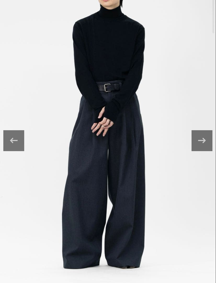 グレー　タックワイドパンツ