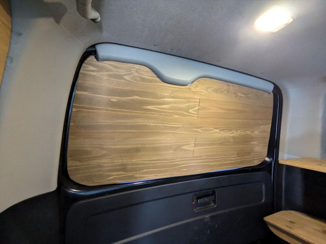 ハイエース200系　おしゃれ　リアゲートウインドウパネル　リアドア　車中泊　木目