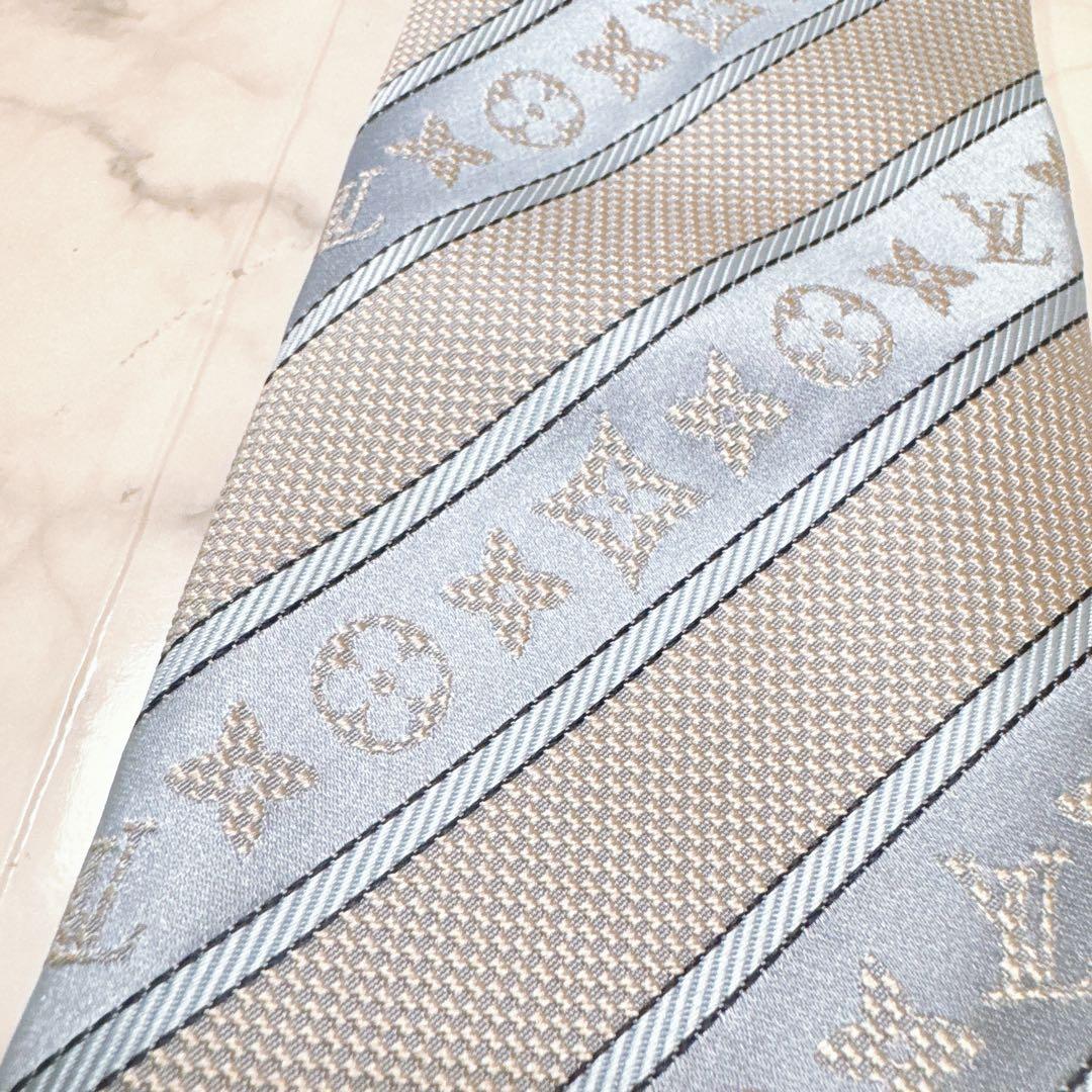 LOUIS VUITTON ライトブルー ネクタイ　モノグラム　レジメンタル