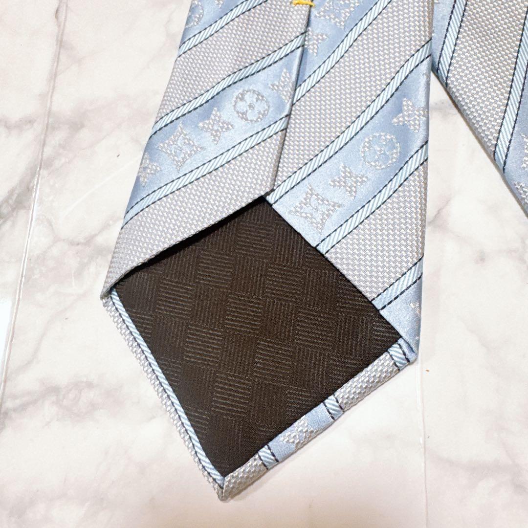 LOUIS VUITTON ライトブルー ネクタイ　モノグラム　レジメンタル