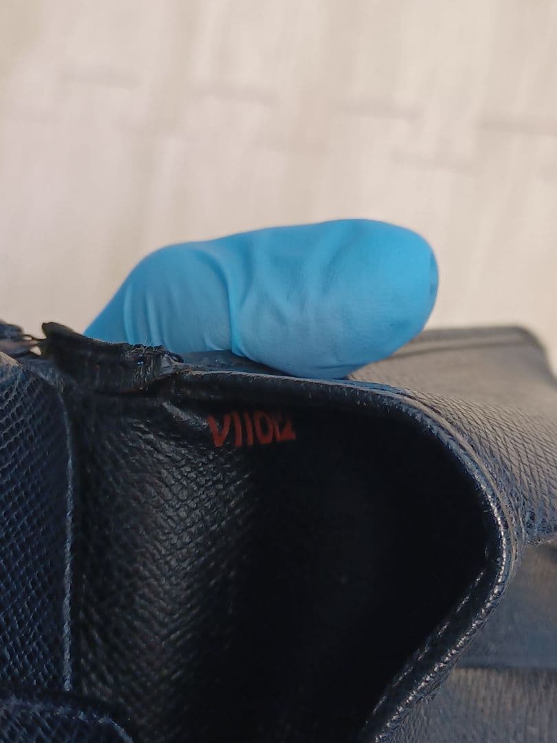 Louis Vuitton エピ　 ブラック 二つ折り財布