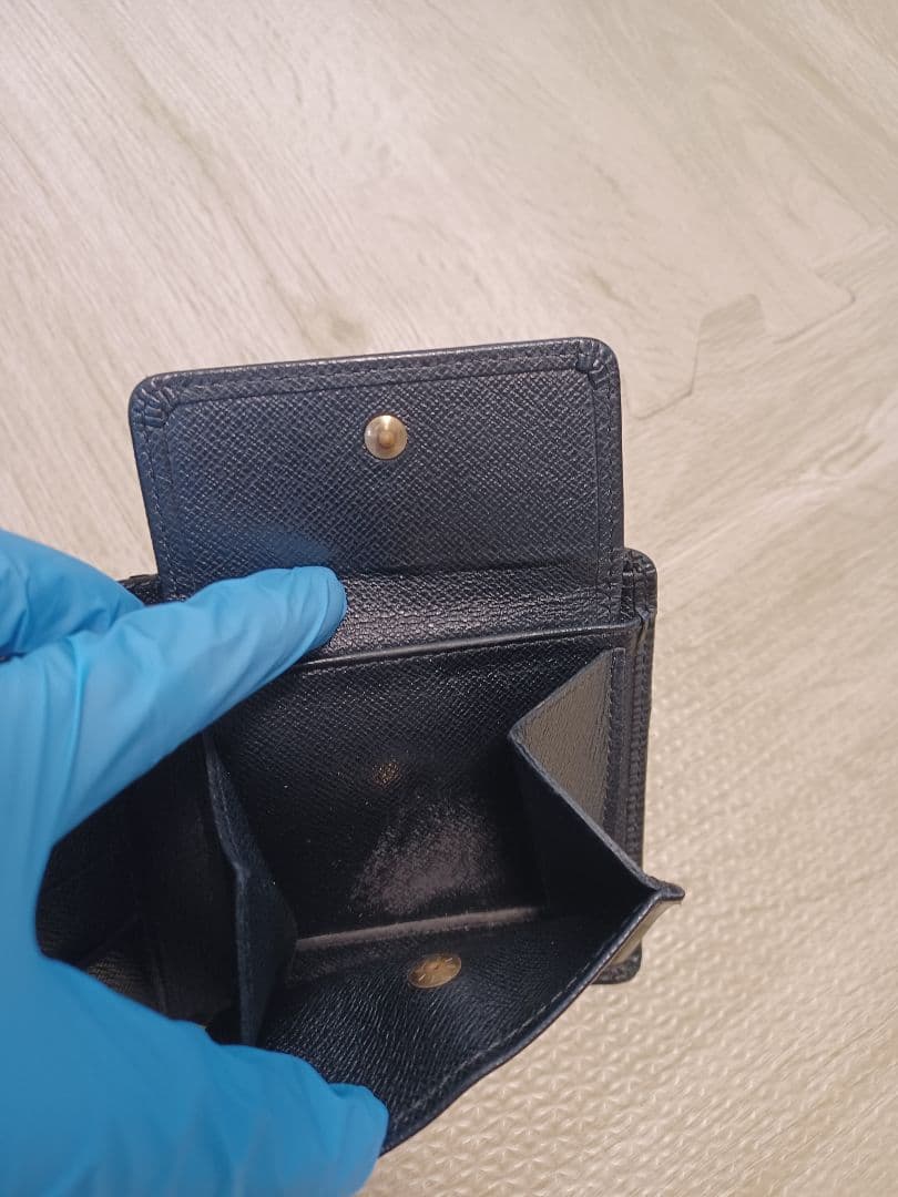 Louis Vuitton エピ　 ブラック 二つ折り財布