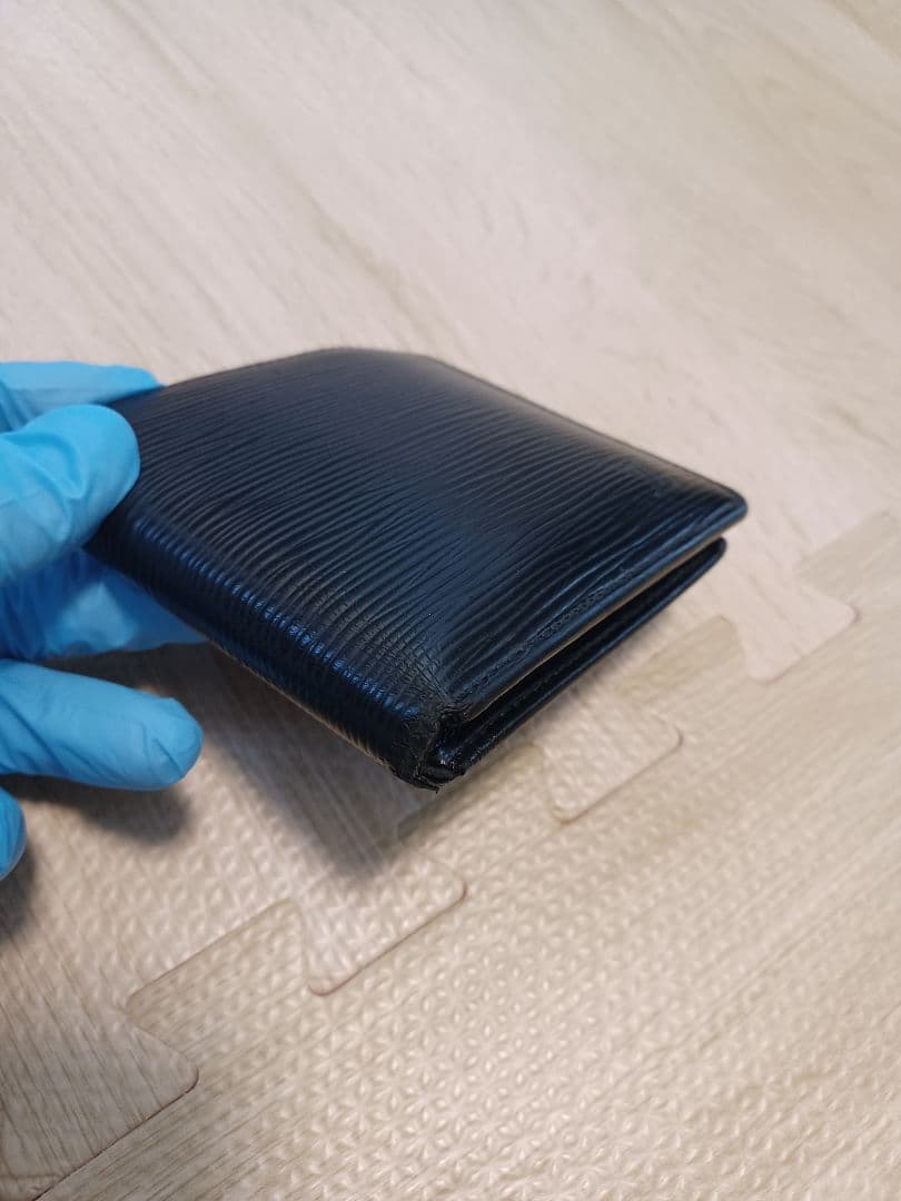 Louis Vuitton エピ　 ブラック 二つ折り財布