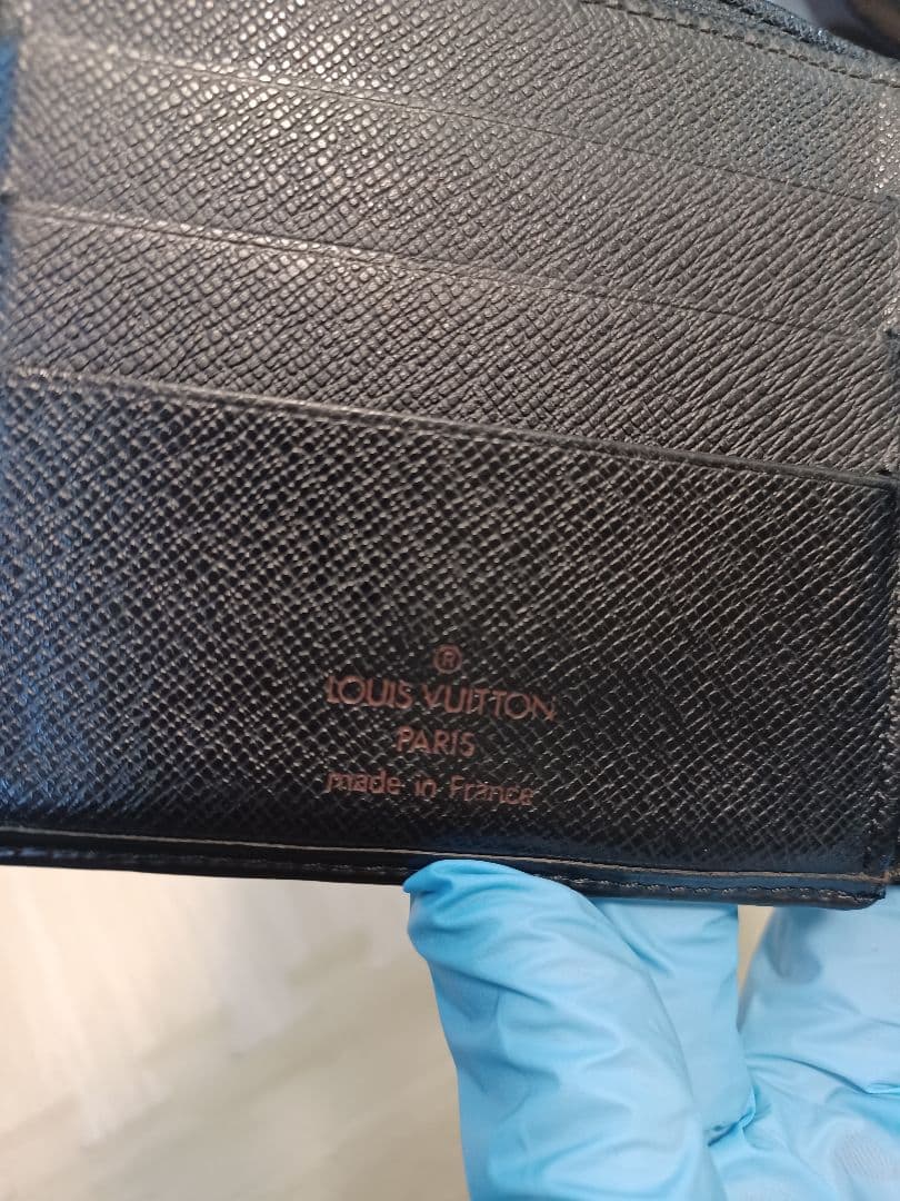 Louis Vuitton エピ　 ブラック 二つ折り財布
