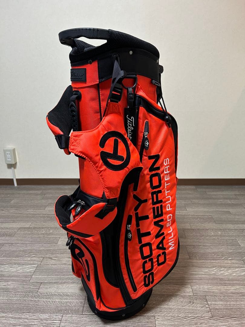 鮮やかなオレンジとブラックのコントラストが美しい！スタンド式キャディバック　軽量