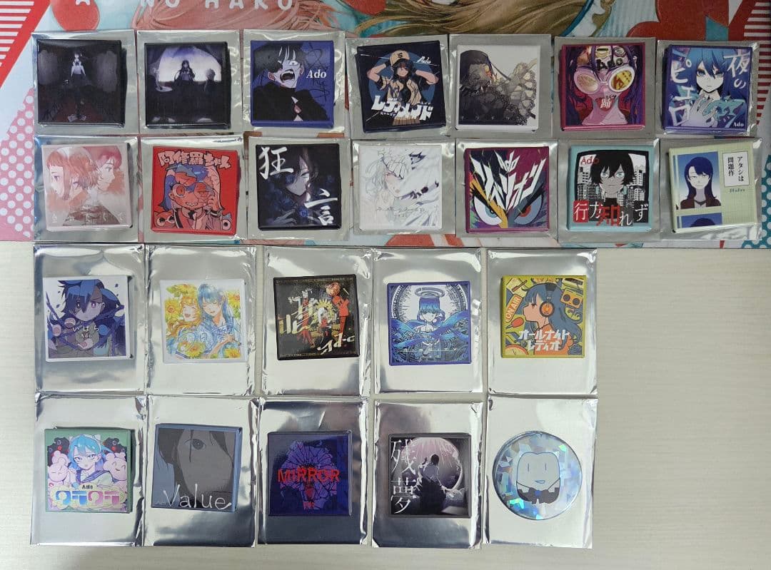 ado 缶バッジ モナリザの横顔