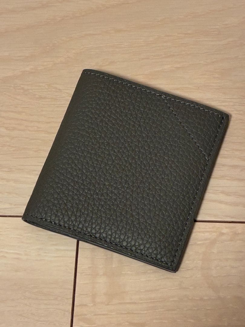 カミーユ・フォルネ　ウォレット　二つ折り財布　グレー