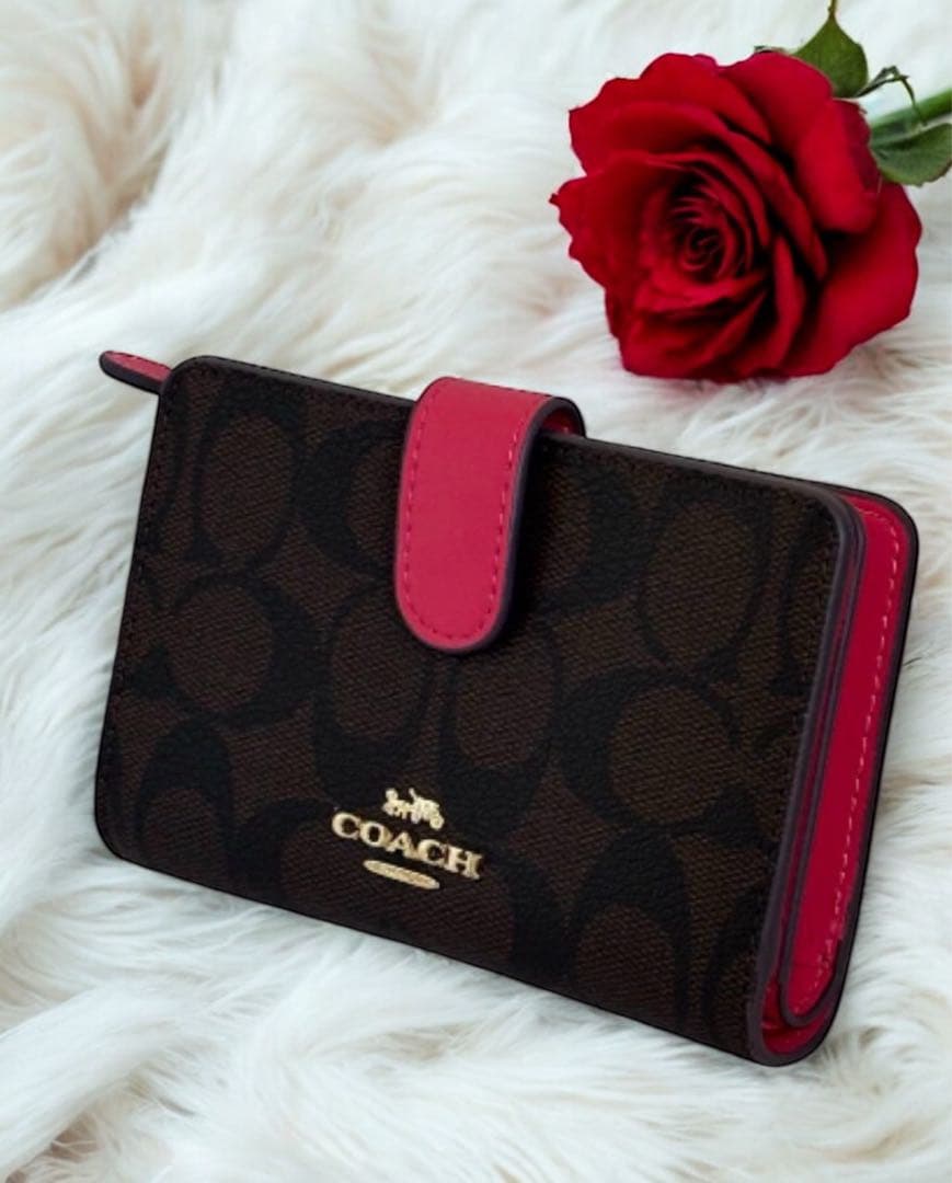 【新品】COACH ★二つ折り財布シグネチャー