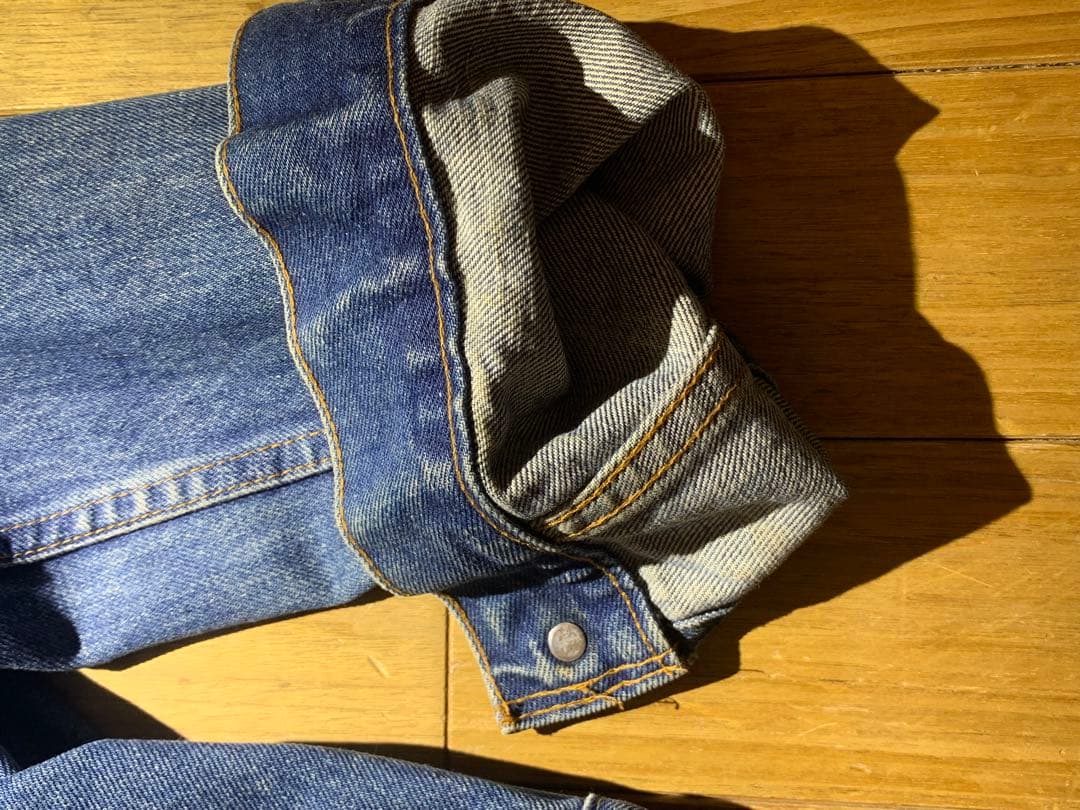 【安価】Levi's デニムジャケット　70505 0217 ケアタグ付き