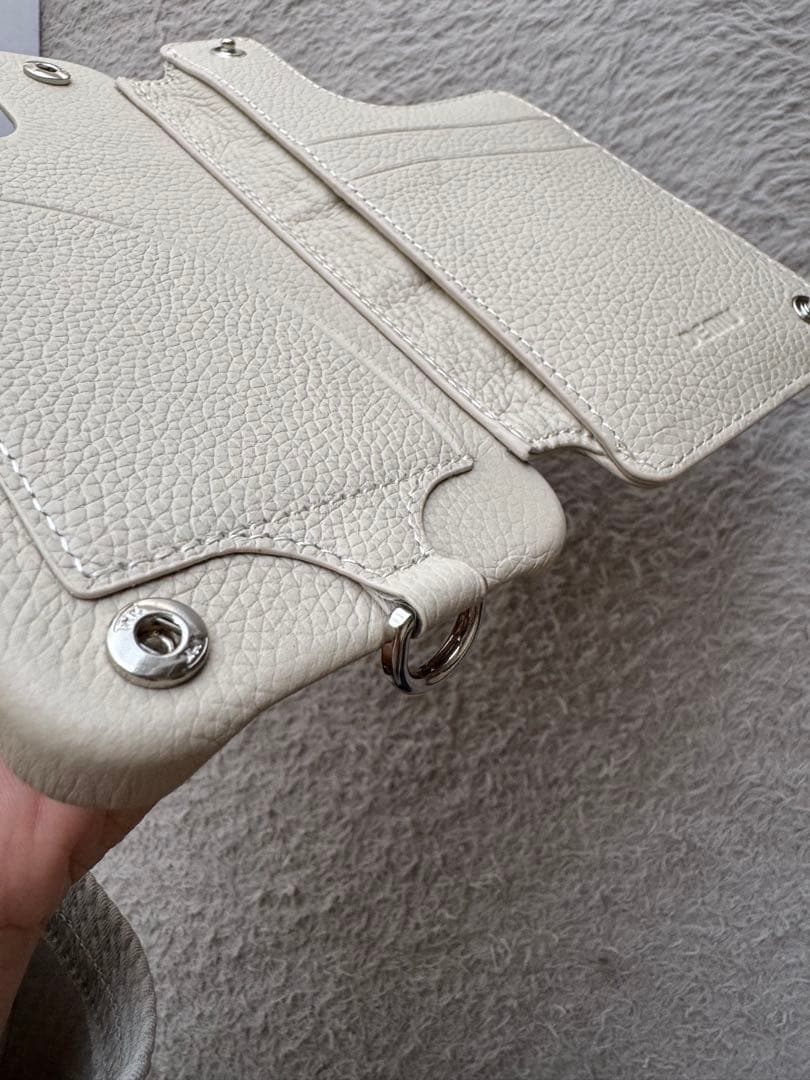 DEMIU　BALLON iPhone15ProMax ベージュ　ストラップ