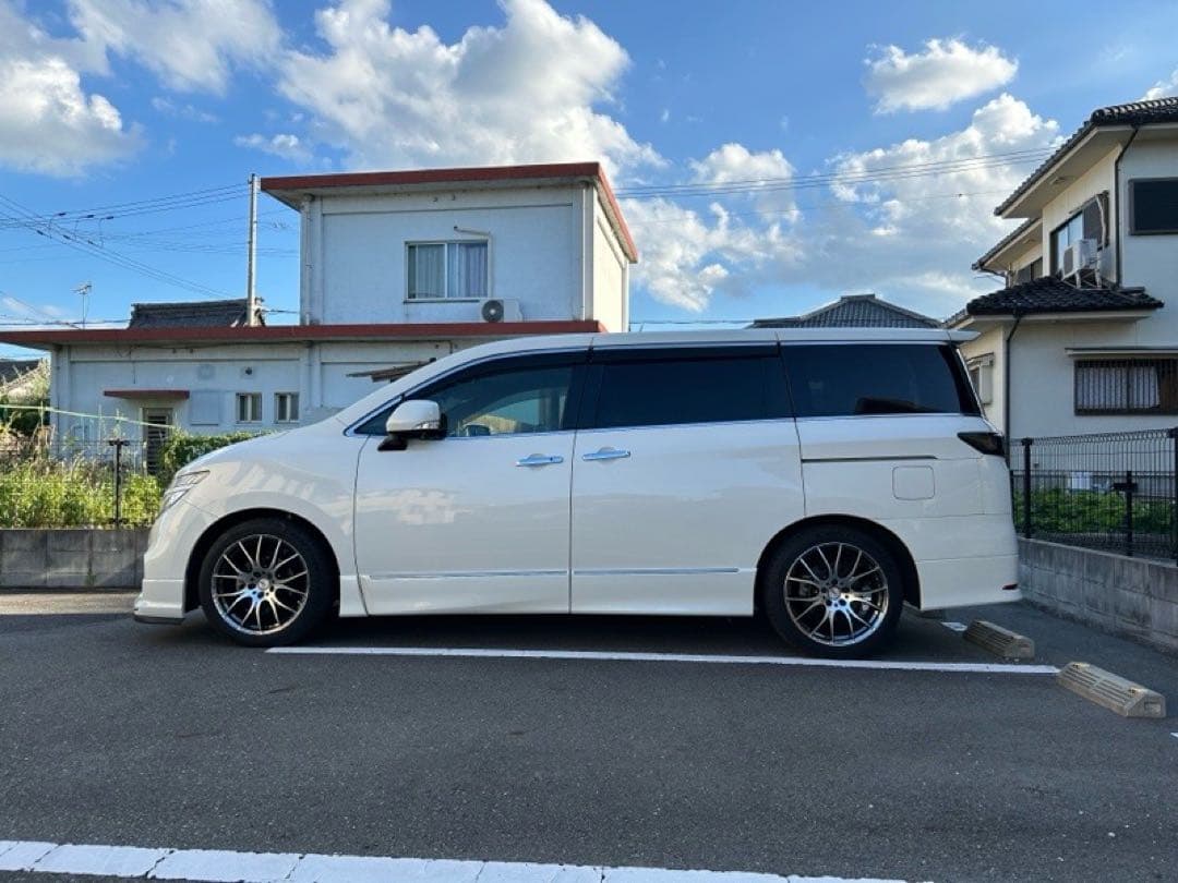 え品　日産エルグランドE52 純正OPリアスポイラー