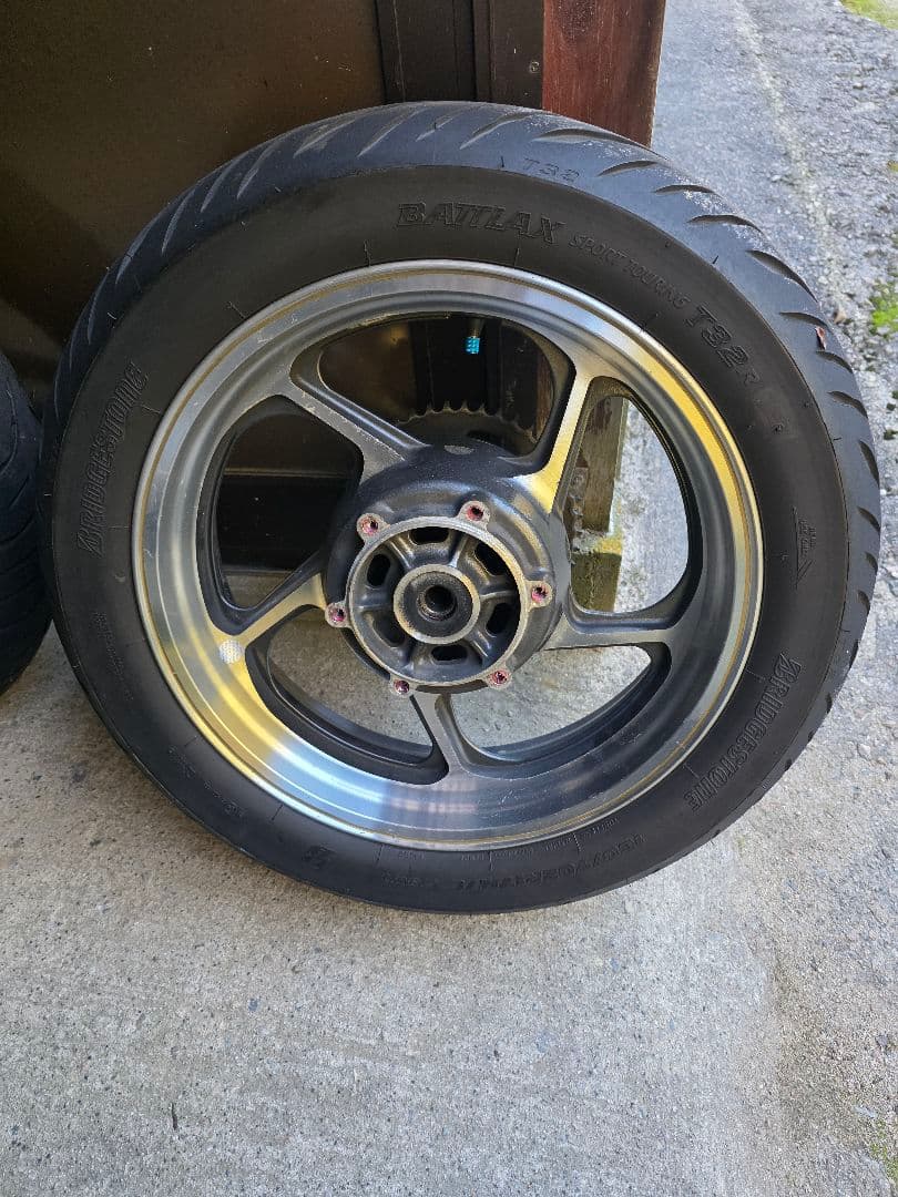 ゼファー1100 純正ホイール　タイヤ2025年製バリ溝！