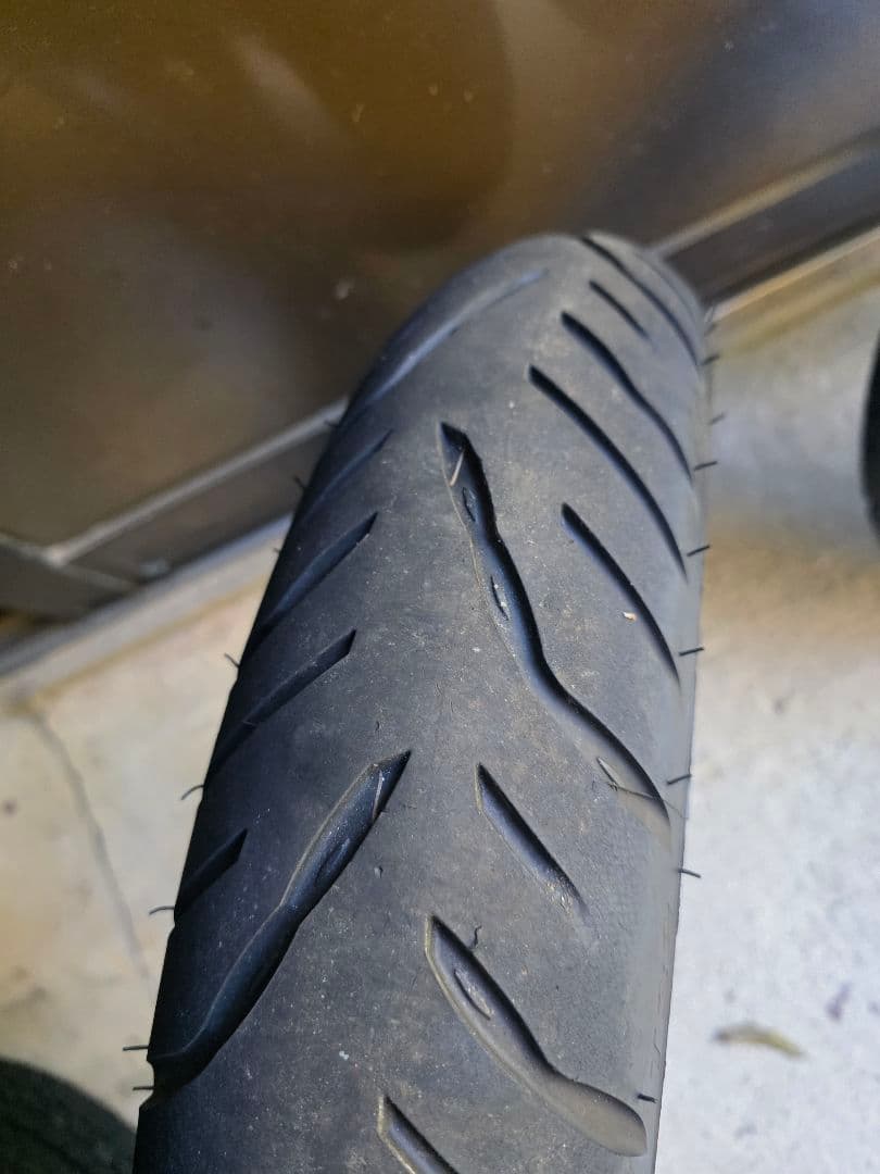 ゼファー1100 純正ホイール　タイヤ2025年製バリ溝！