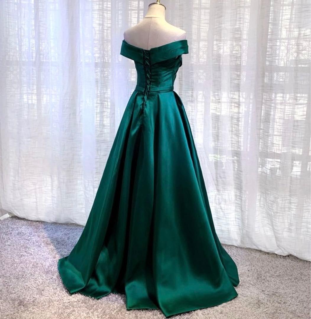 シンプルオシャレなグリーンのオフショル イブニングドレス