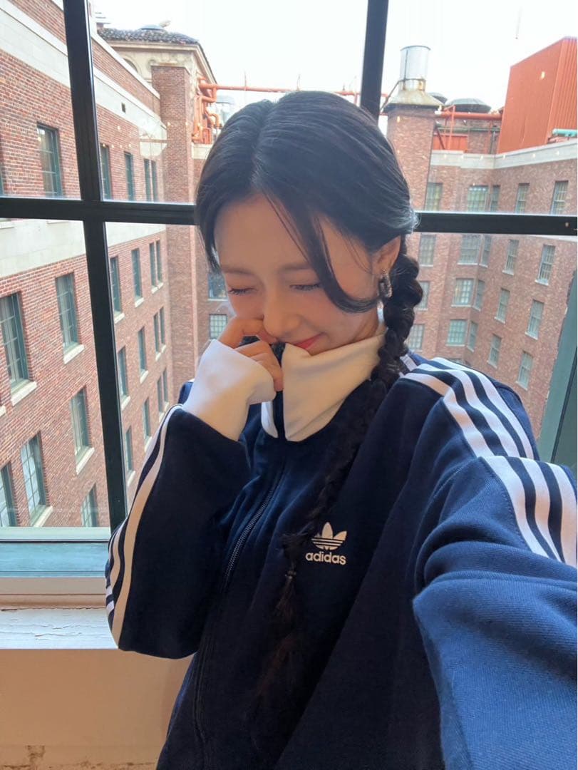 adidas ネイビー ジップアップジャージ BABY MONSTERルカ着用