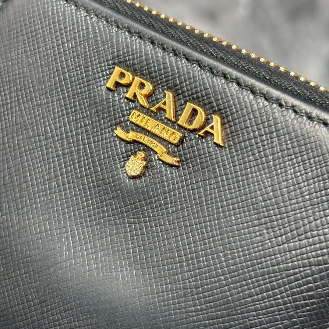 ✨鑑定済✨ PRADA ケース サフィアーノレザー メタル 黒 ゴールド