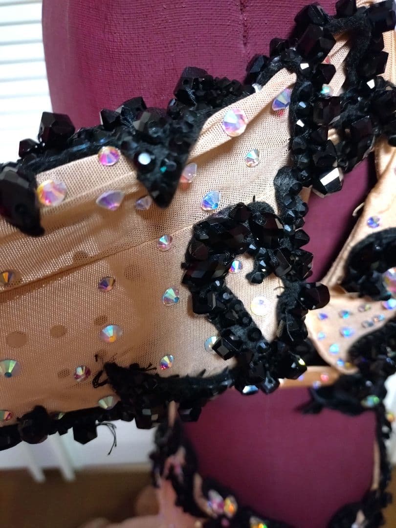 ベリーダンス衣装 ベージュ ブラック アーム付