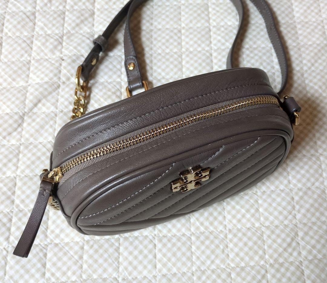トリーバーチ♥キラシェブロン　カメラバッグ　グレーヘロン　ブラウン系