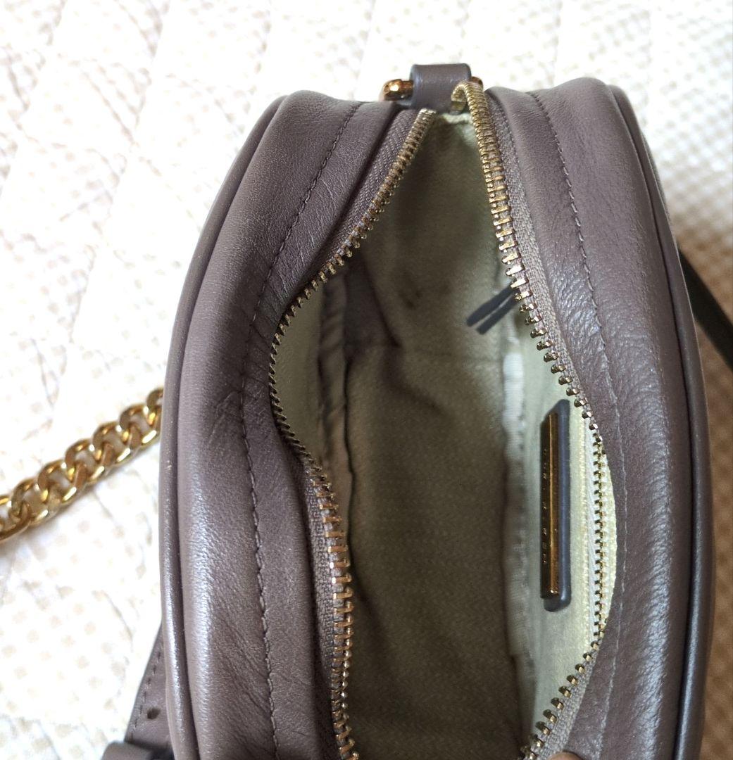 トリーバーチ♥キラシェブロン　カメラバッグ　グレーヘロン　ブラウン系