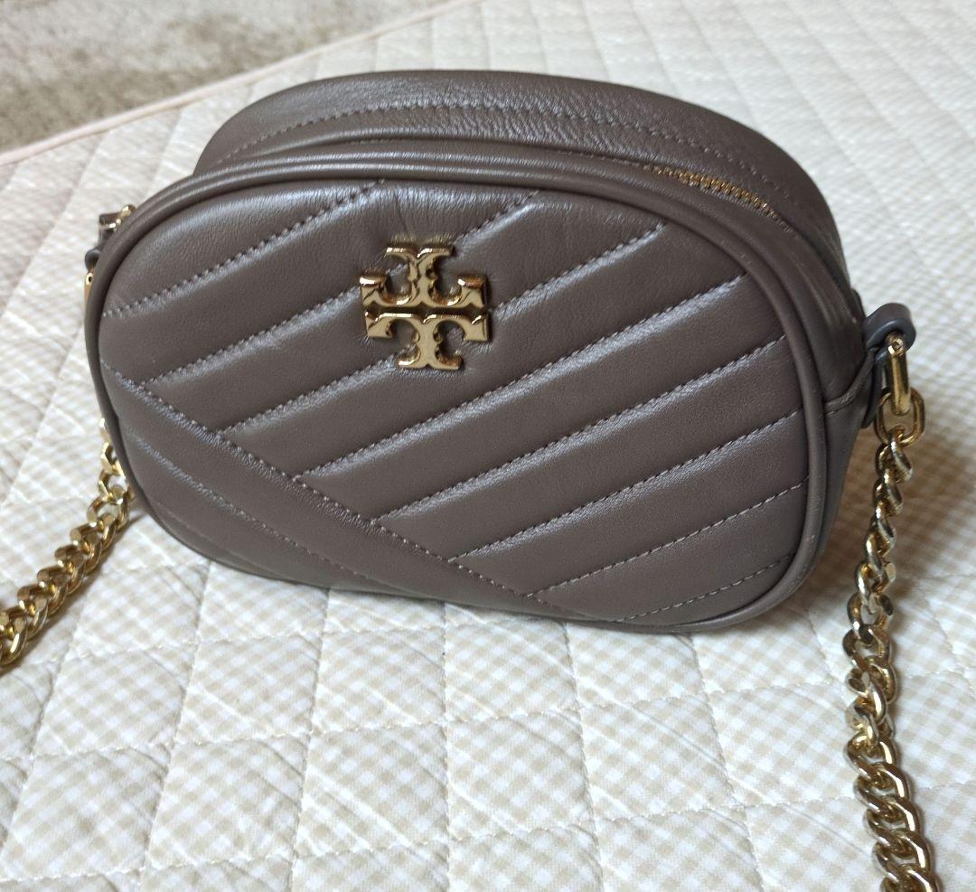 トリーバーチ♥キラシェブロン　カメラバッグ　グレーヘロン　ブラウン系