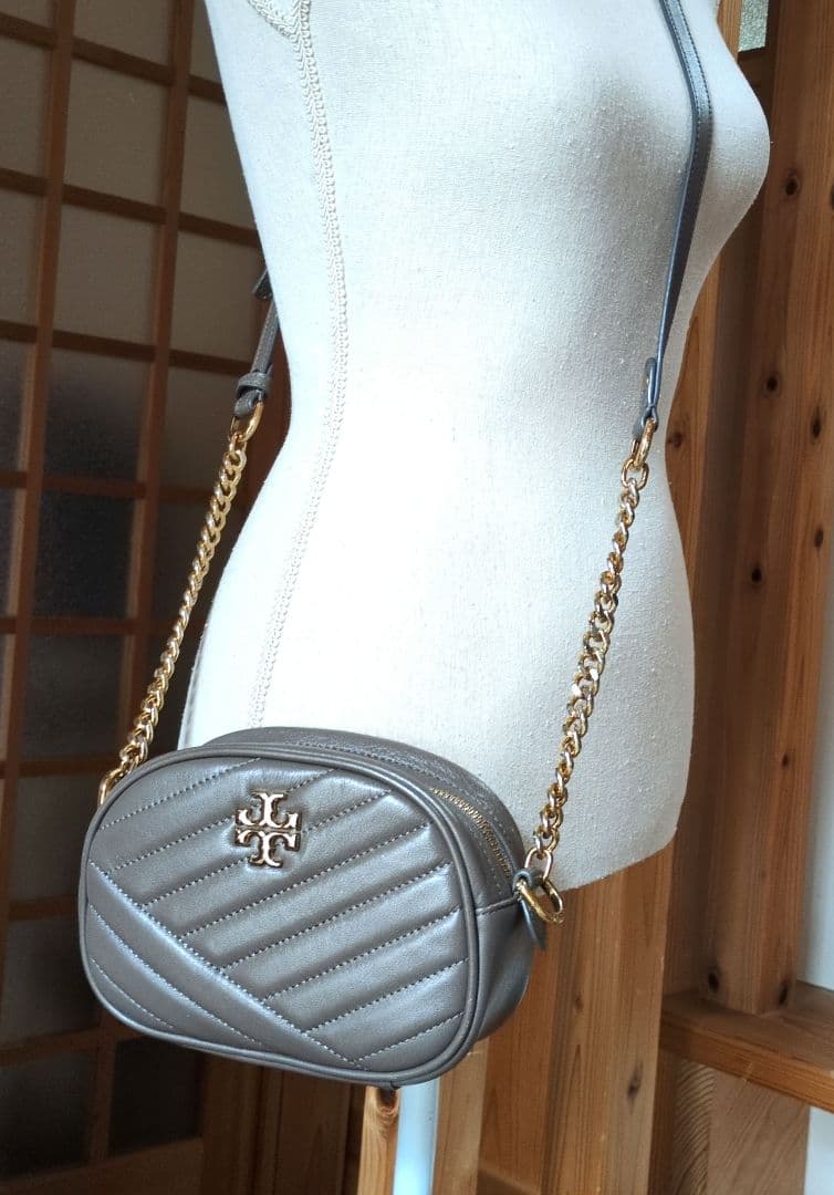 トリーバーチ♥キラシェブロン　カメラバッグ　グレーヘロン　ブラウン系