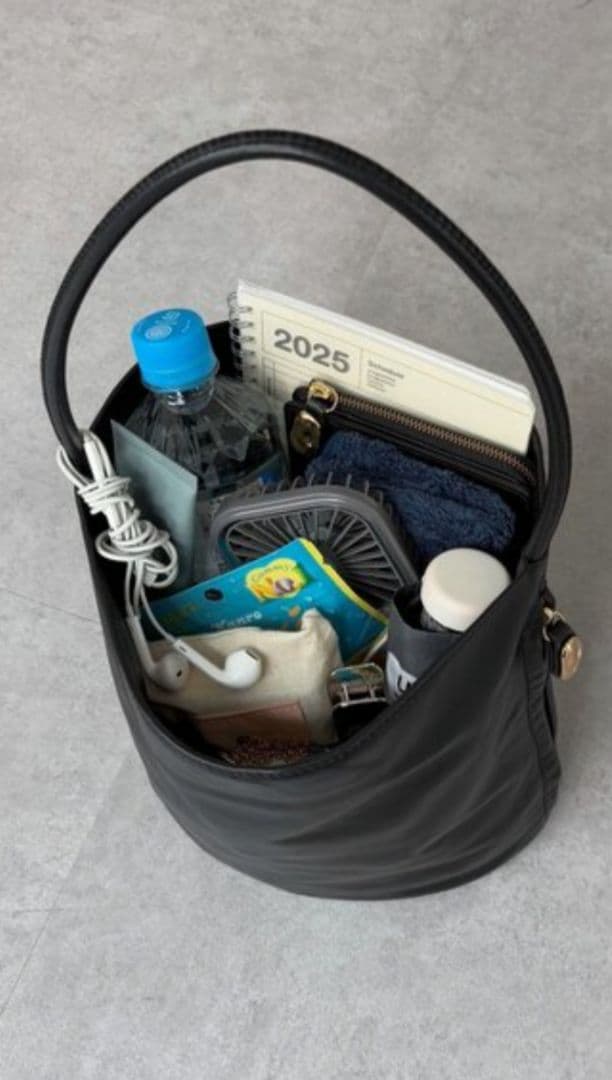 完売品　gemeil ジェムイル　バケットトート　　ショルダーバッグ　本革