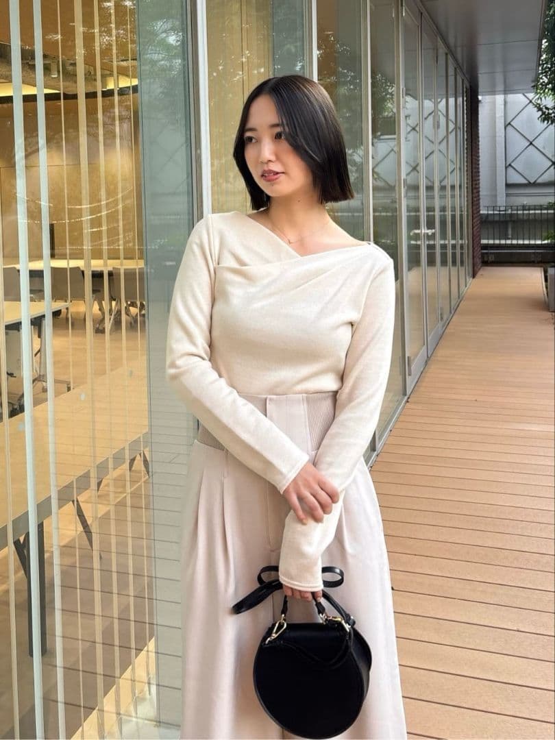 即完 ココディール 新品タグ付 アシメネックオフショルダーカットソー ベージュ