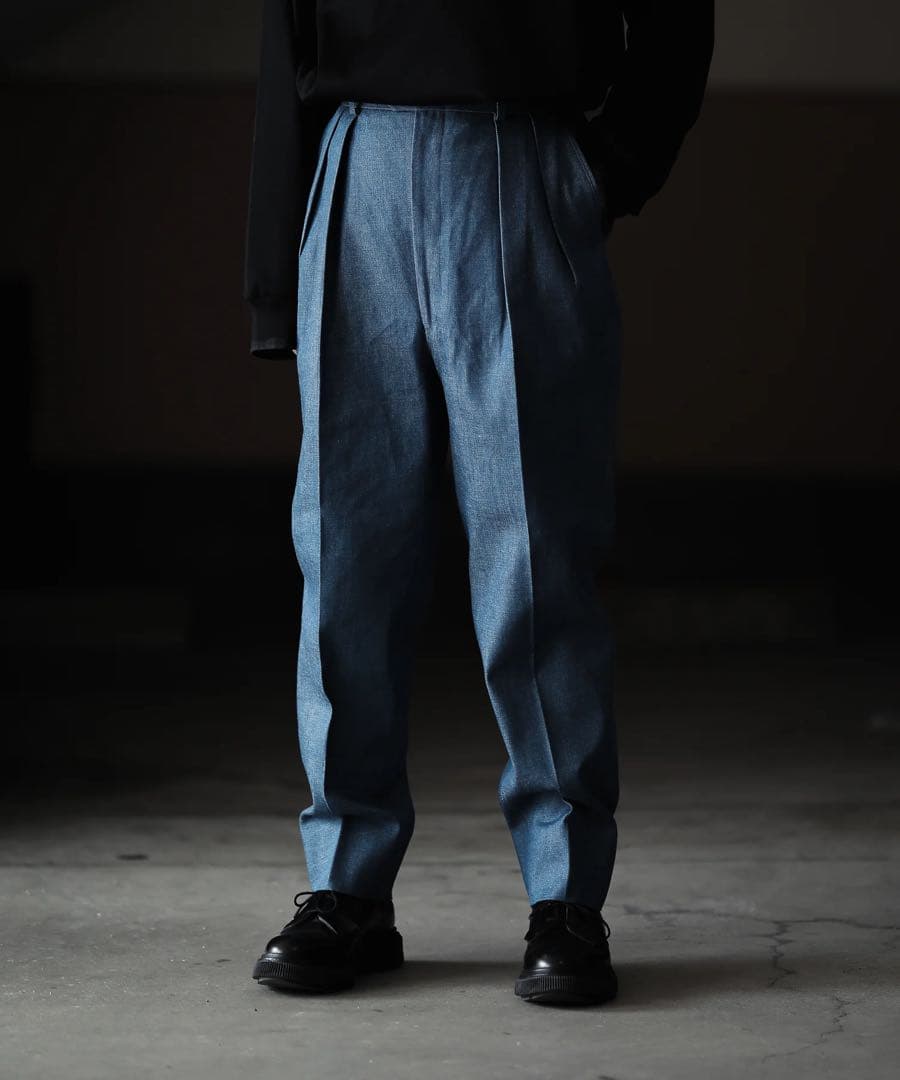 パンツ INTERIM DENIM 2-TUCK WIDE TAPERED SLACKS