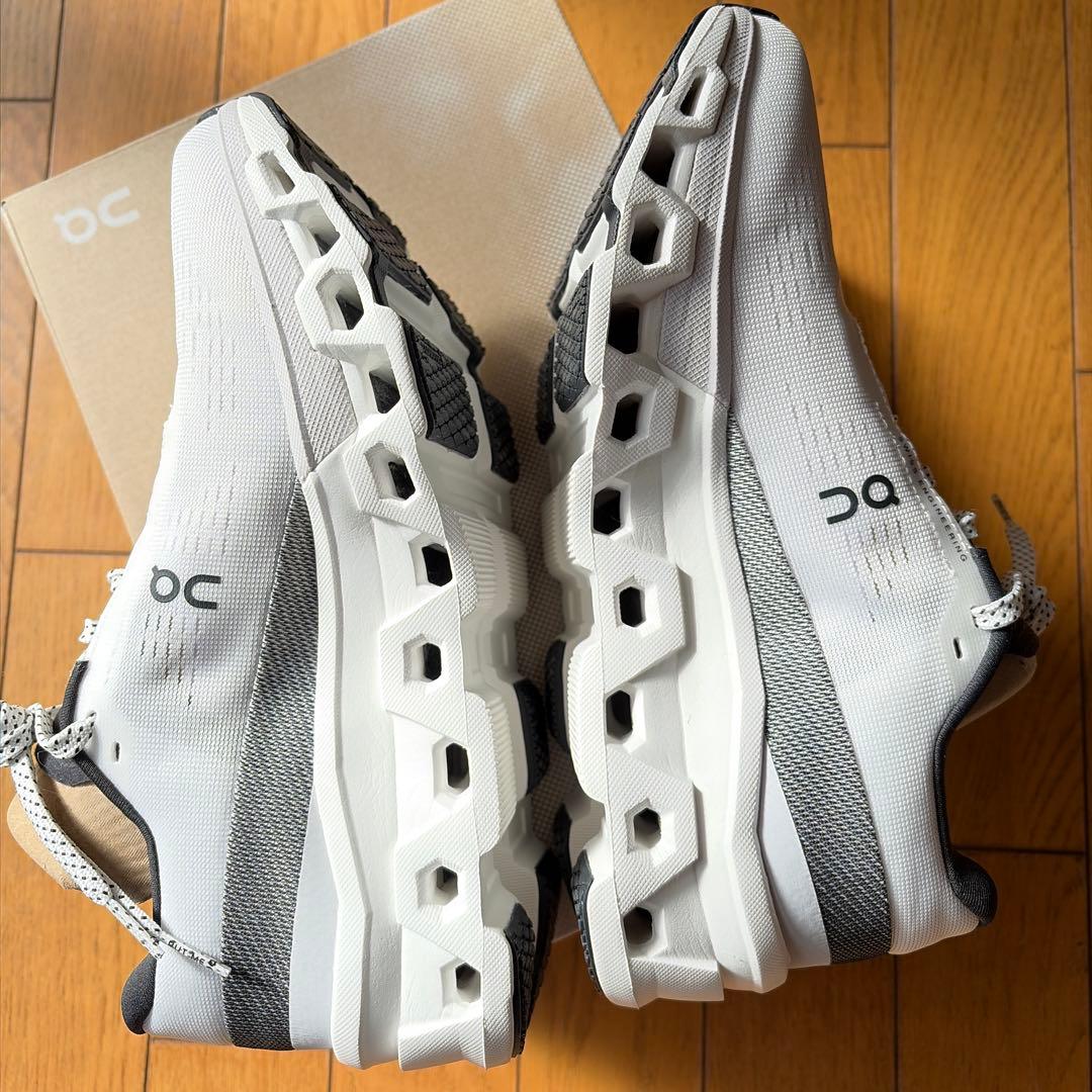 オン　　クラウドモンスター2 24.5センチ￼