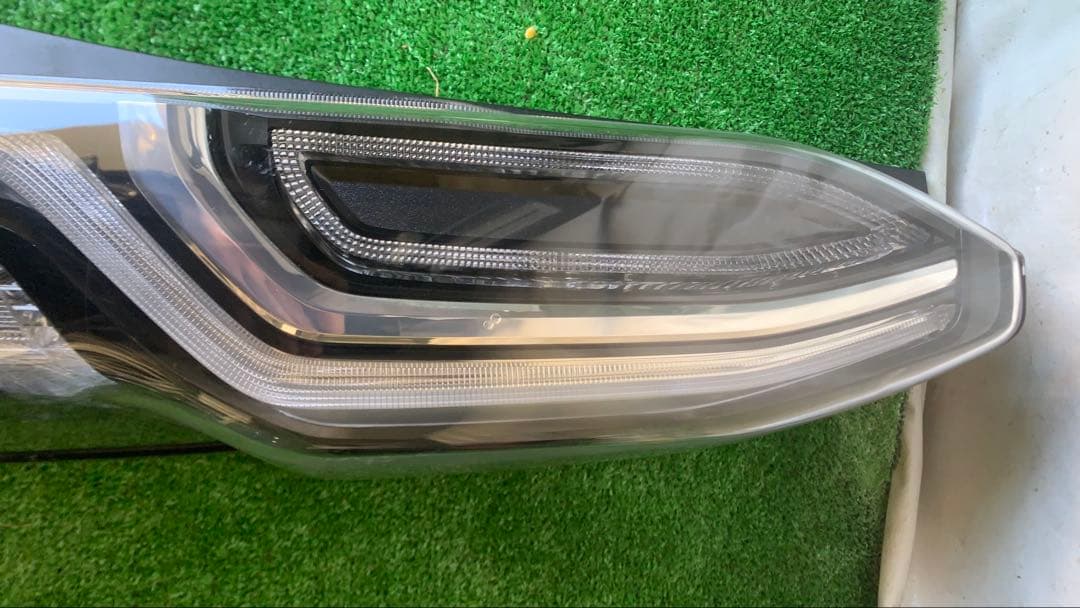 ホンダN-BOX jf3テールランプ　右側（送料込）