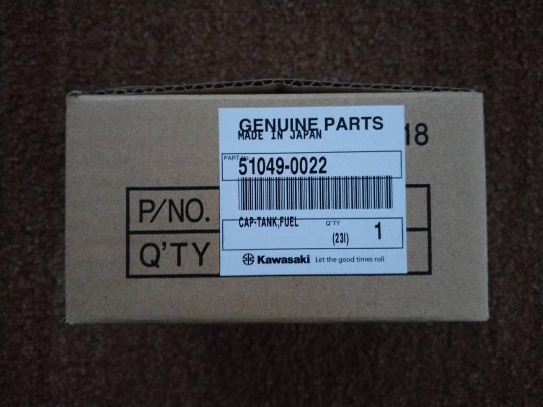 ☆ GPZ900R　新品　純正　フューエルキャップ 51049-0022 ☆