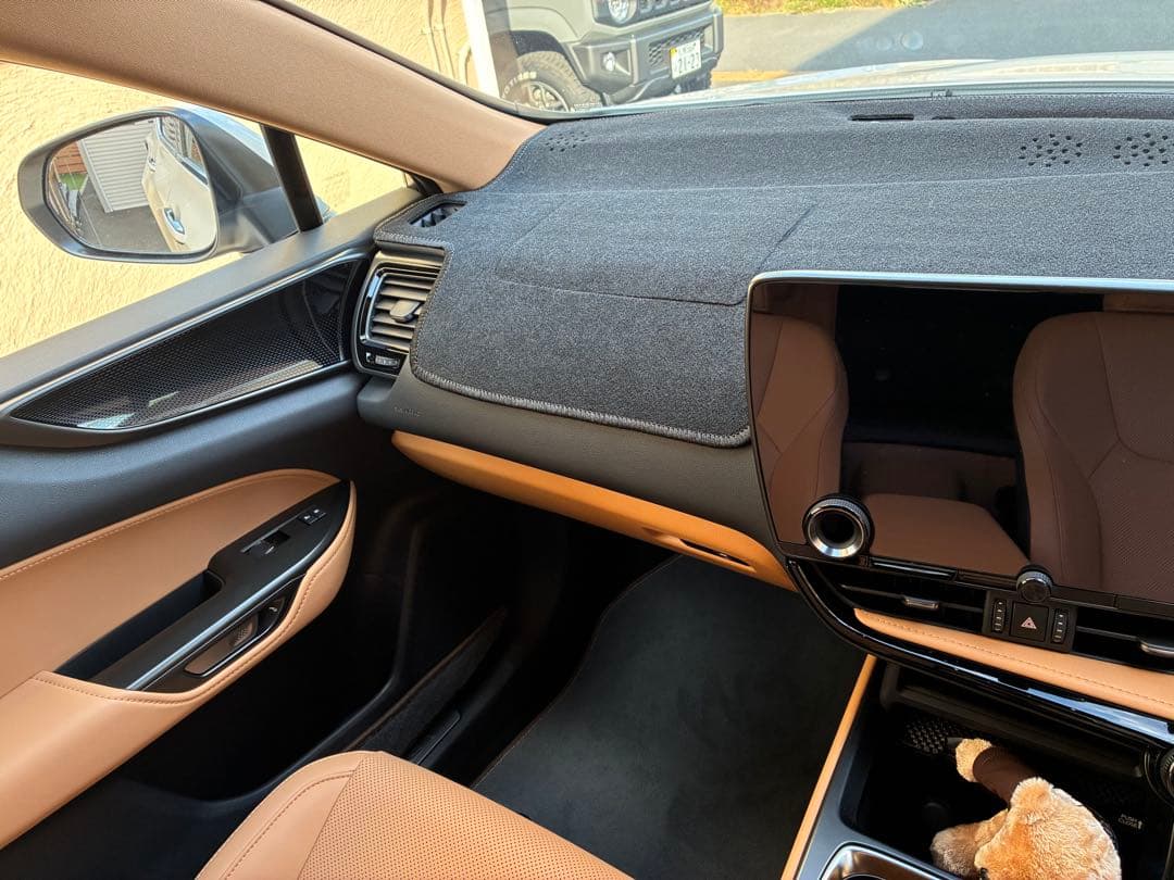 【新品同様】レクサス NX 20型 ダッシュボードマットサンランド