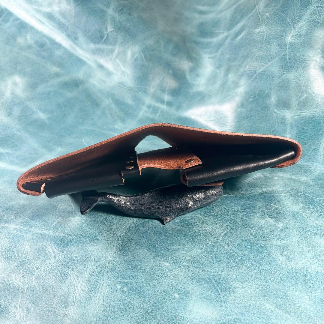 ハンドメイド　二つ折り　革財布　ステアハイド　黒色　真鍮　cx-hw-000re