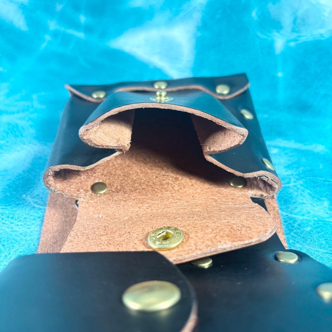 ハンドメイド　二つ折り　革財布　ステアハイド　黒色　真鍮　cx-hw-000re