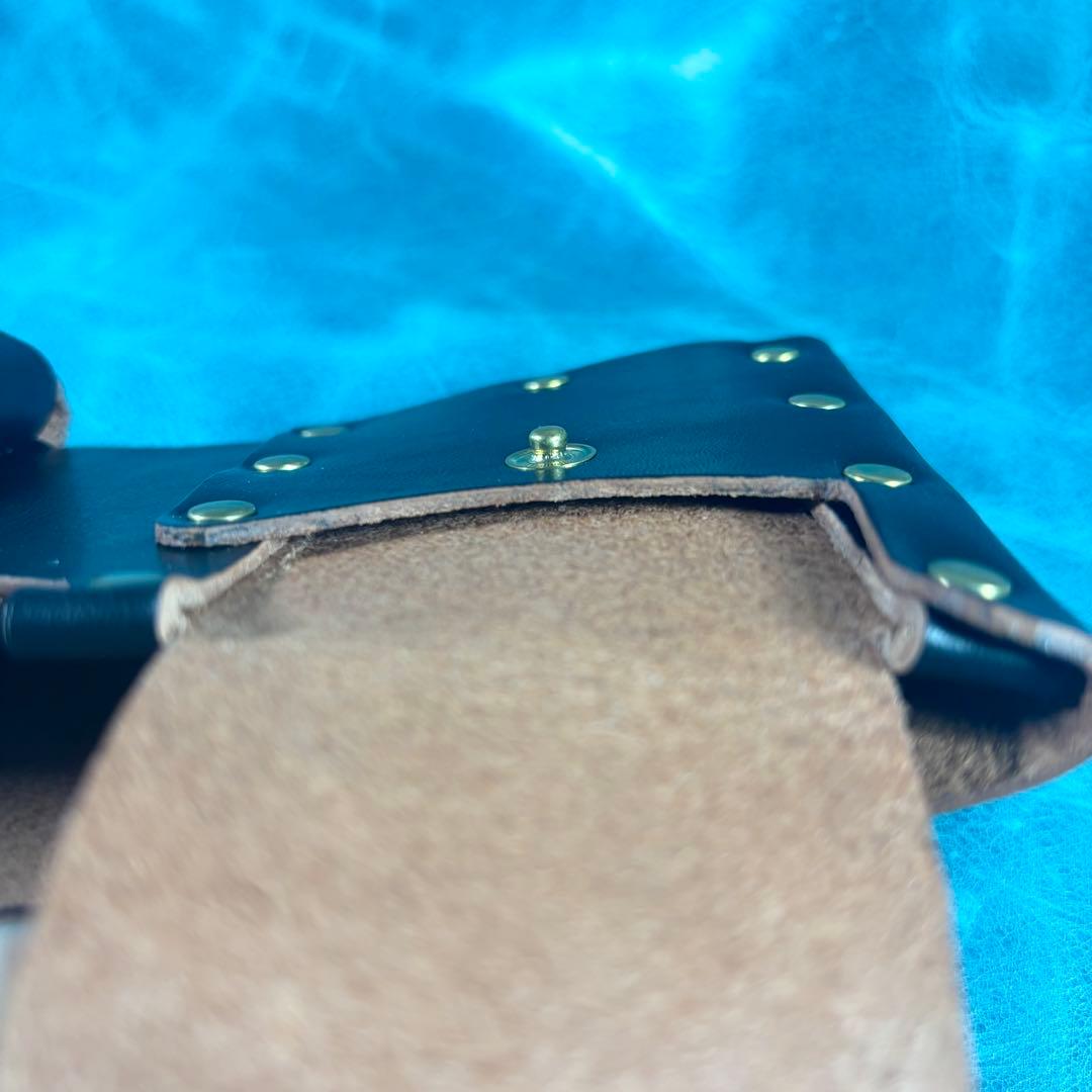 ハンドメイド　二つ折り　革財布　ステアハイド　黒色　真鍮　cx-hw-000re