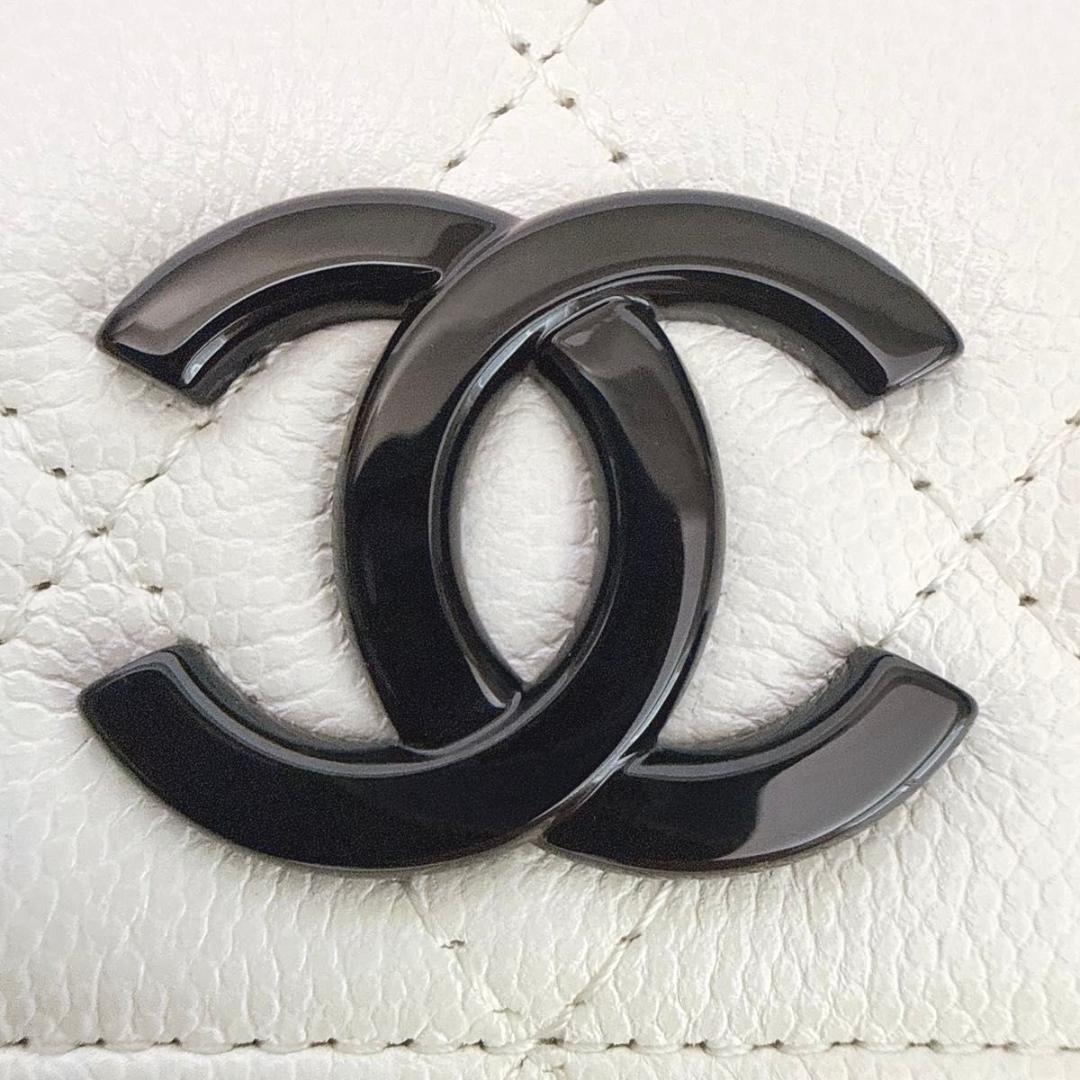 シャネル マトラッセ ココマーク キャビアスキン ホワイト 二つ折り長財布