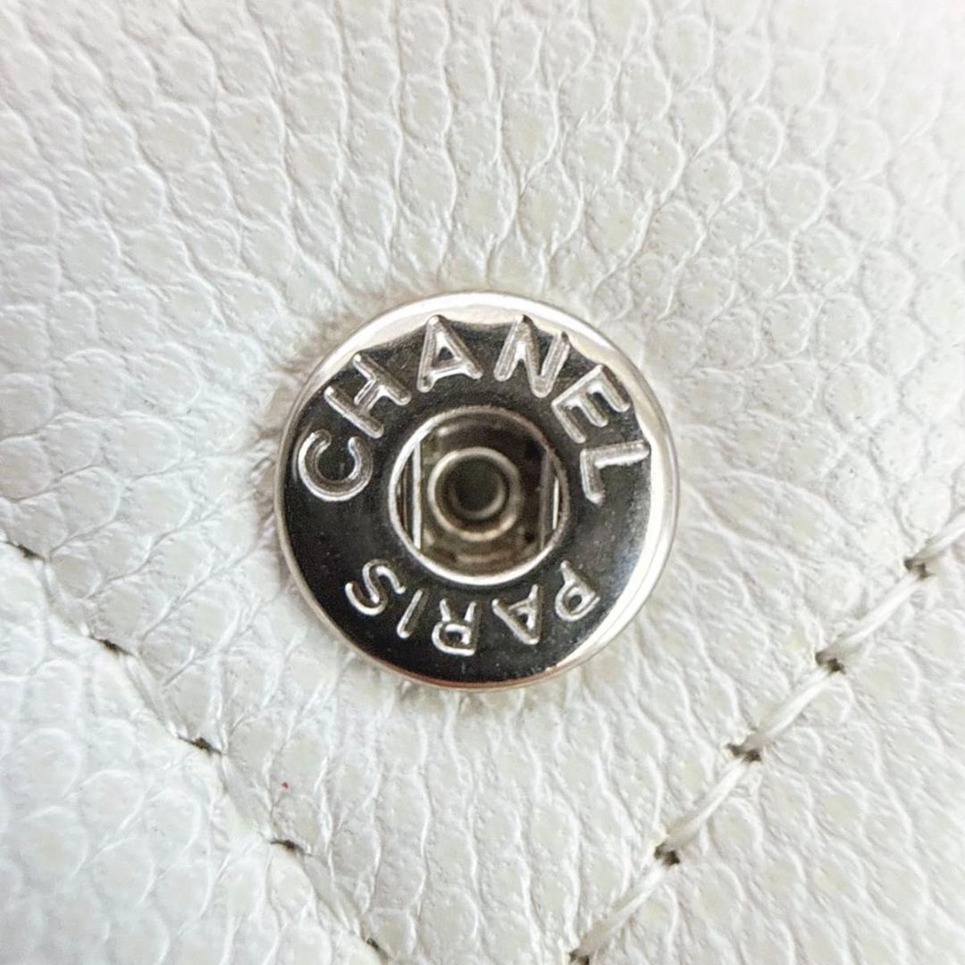 シャネル マトラッセ ココマーク キャビアスキン ホワイト 二つ折り長財布